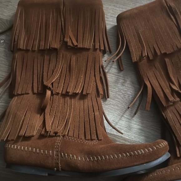 Minnetonka 3 layer fringe boots - Picture 3 of 7